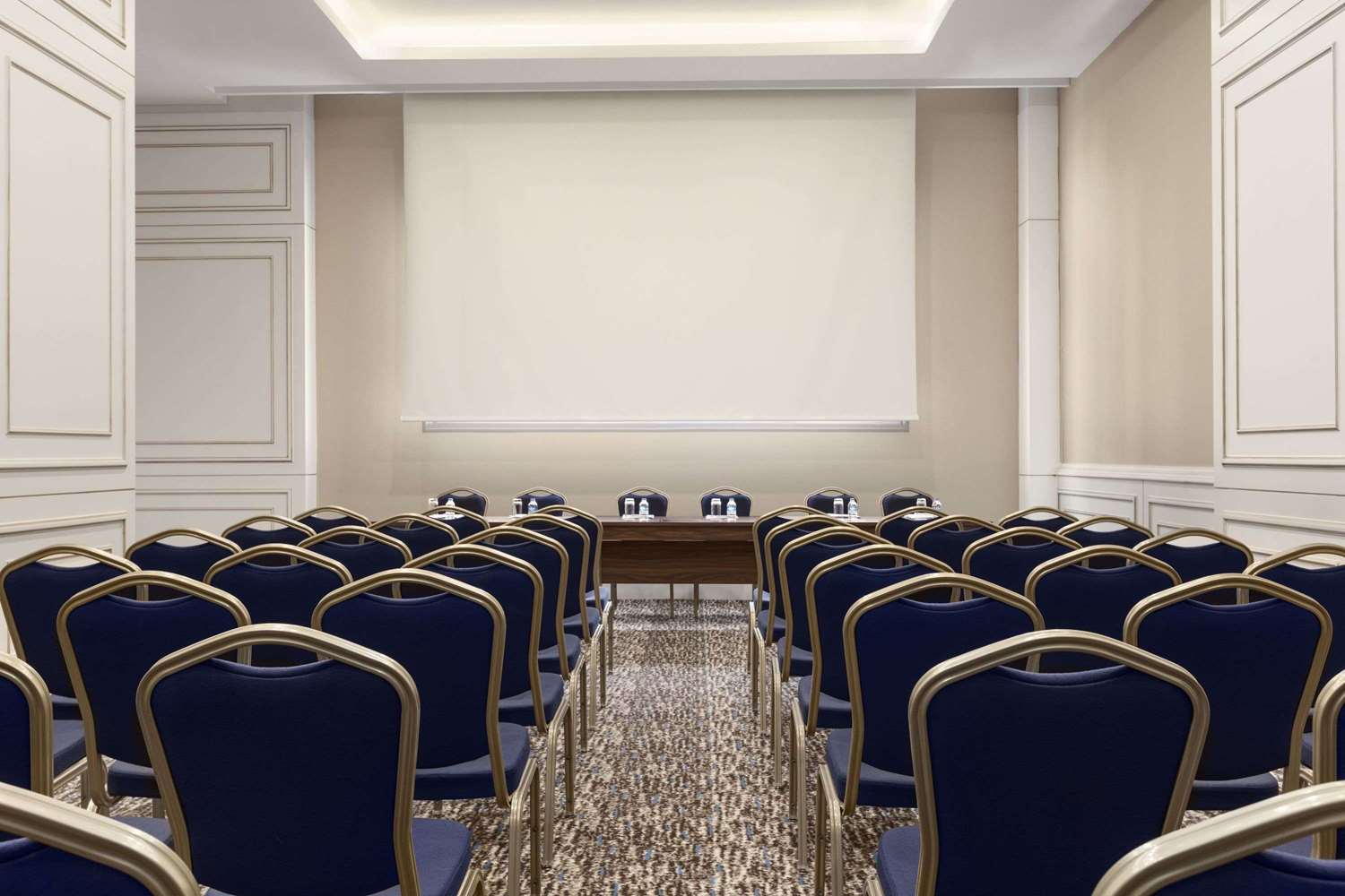 Ramada Hotel & Suites by Wyndham Istanbul Merter 19/24