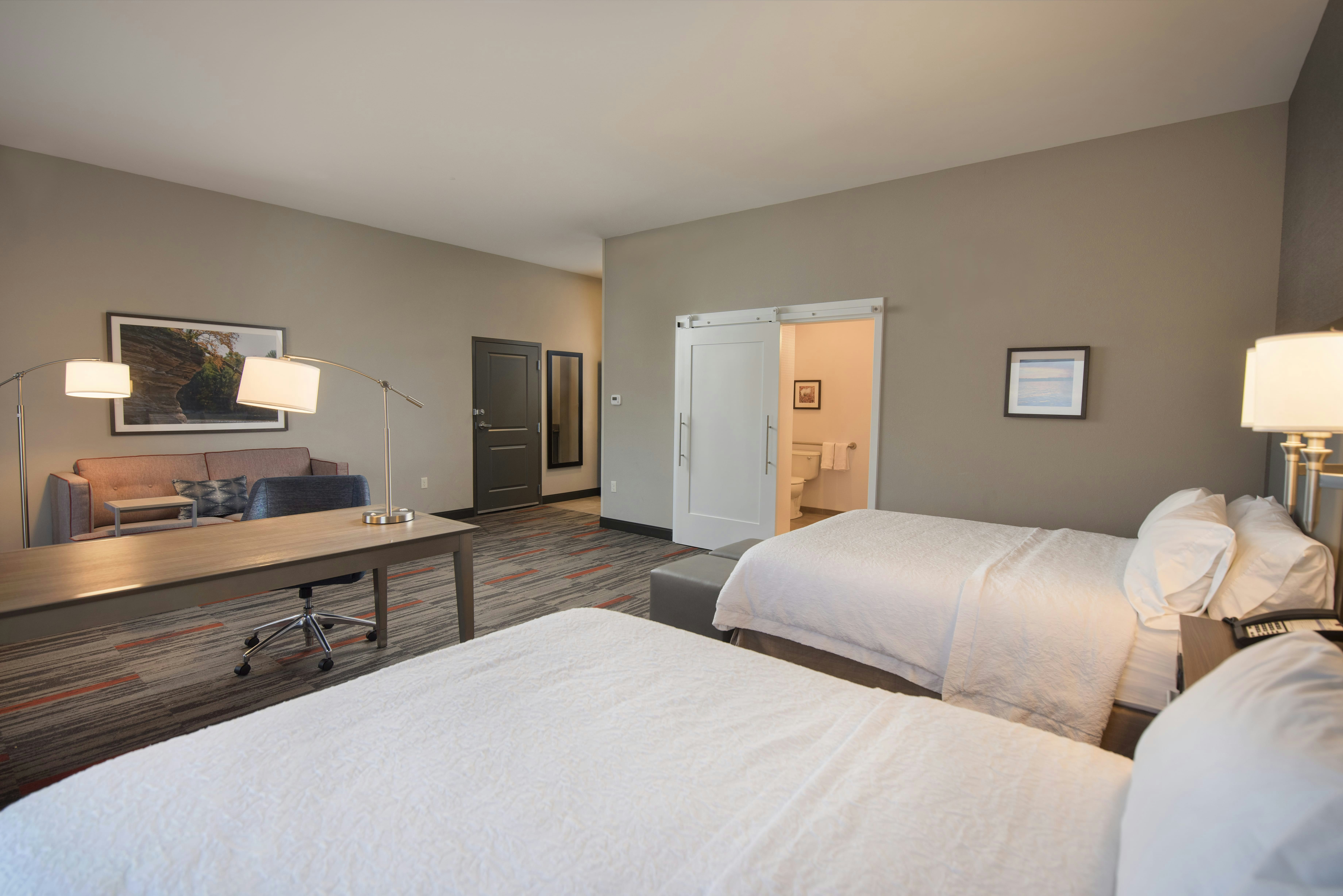 Studio, 2 Queen Beds, Accessible