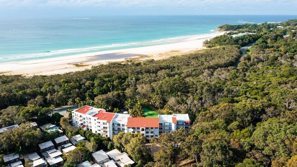 THE ISLANDER HOLIDAY RESORT 32/50
