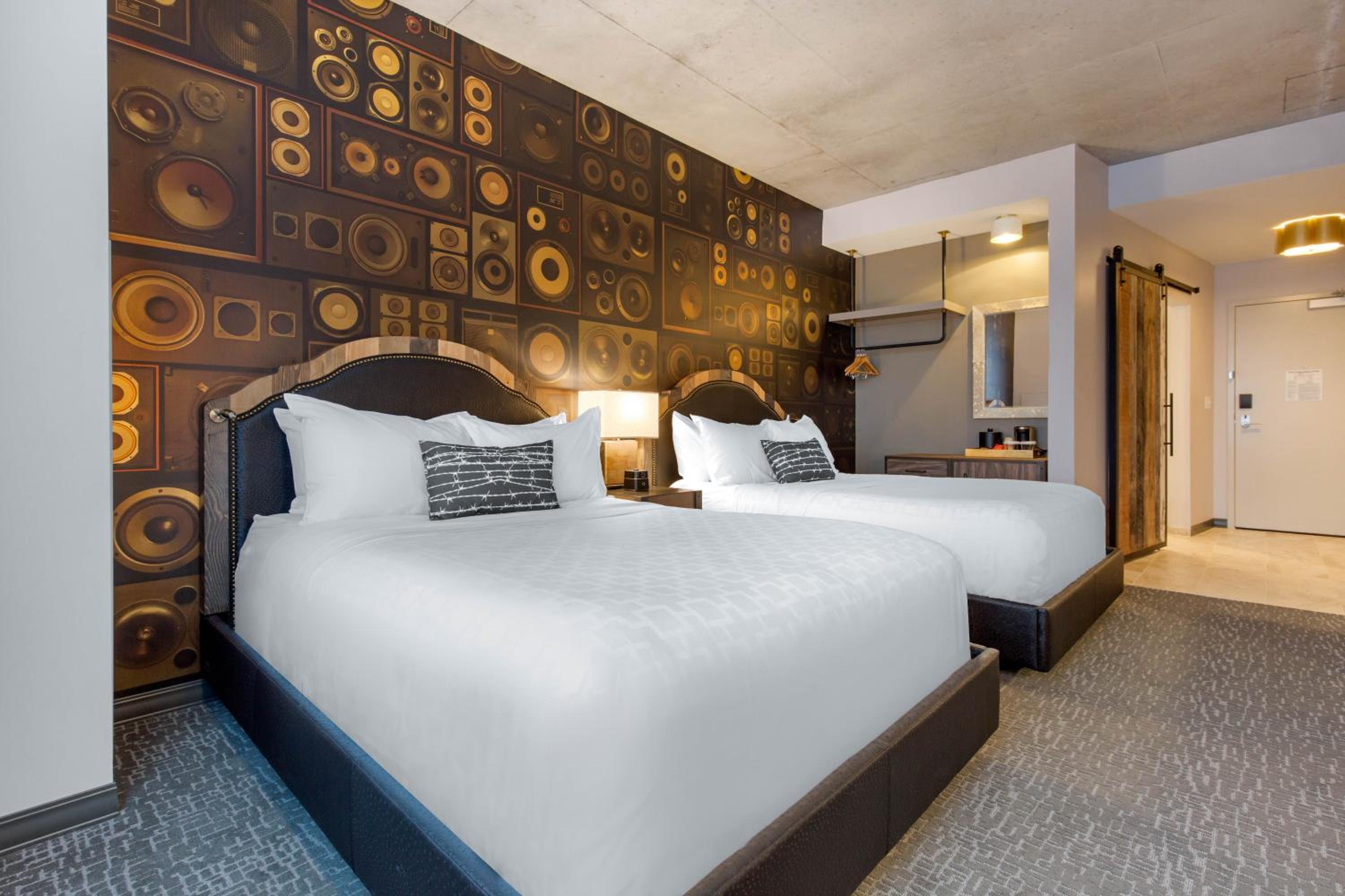 UPGRADE, 2 QUEEN BEDS