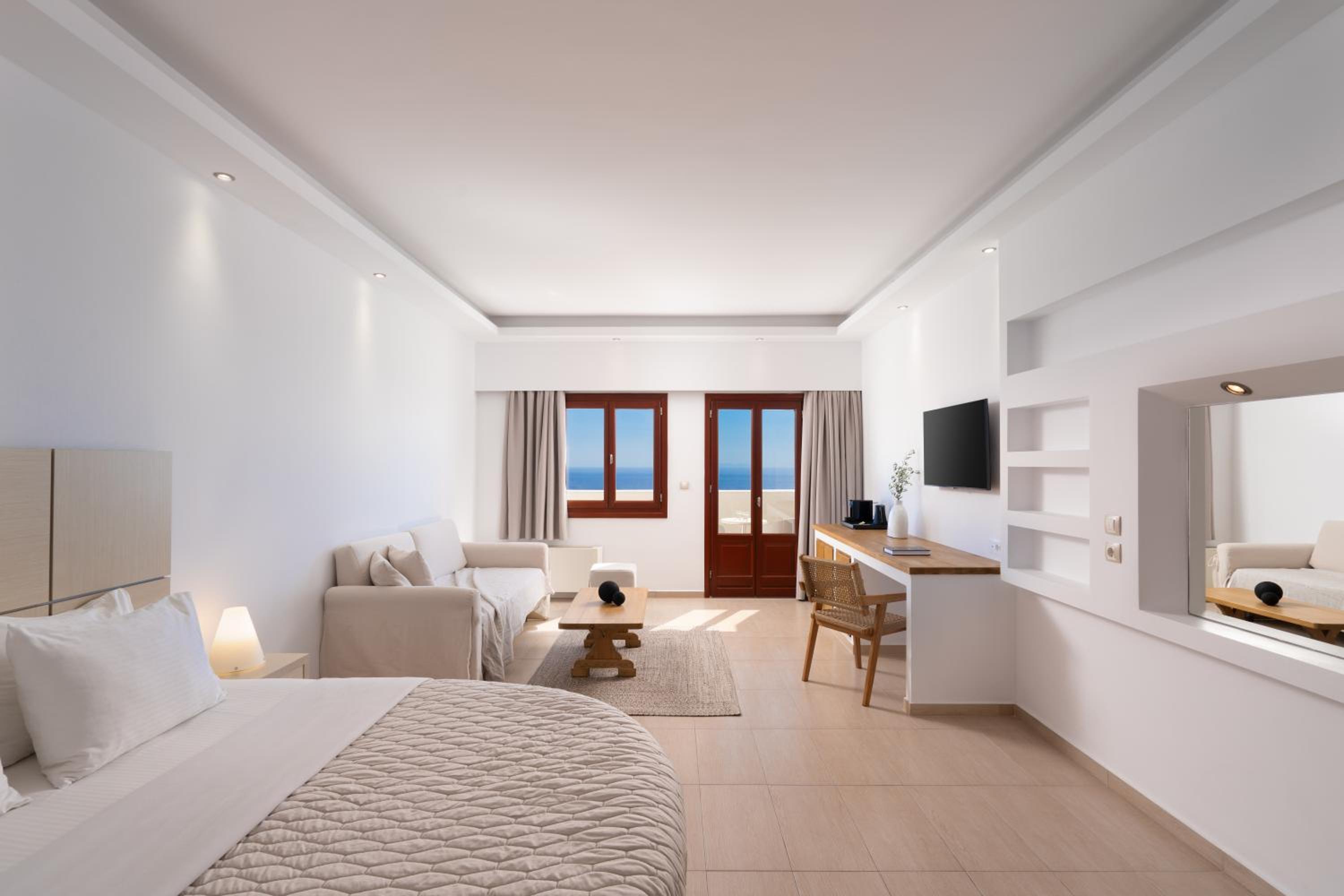 Honeymoon, Suite, Queen Bed, Outdoor Jetted Tub, Sofa