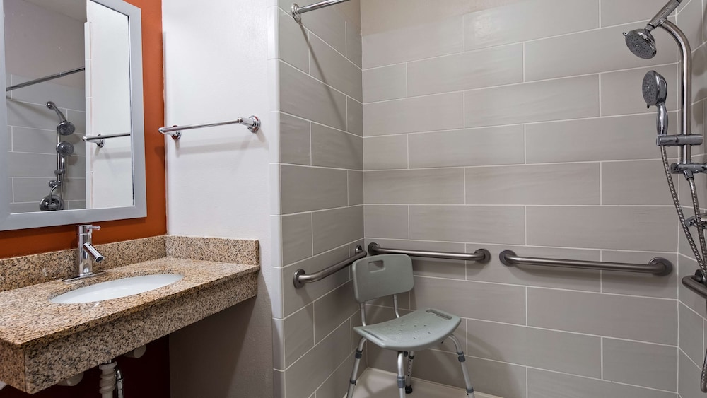 Best Western Plus Lee S Summit Hotel Suites 12/44