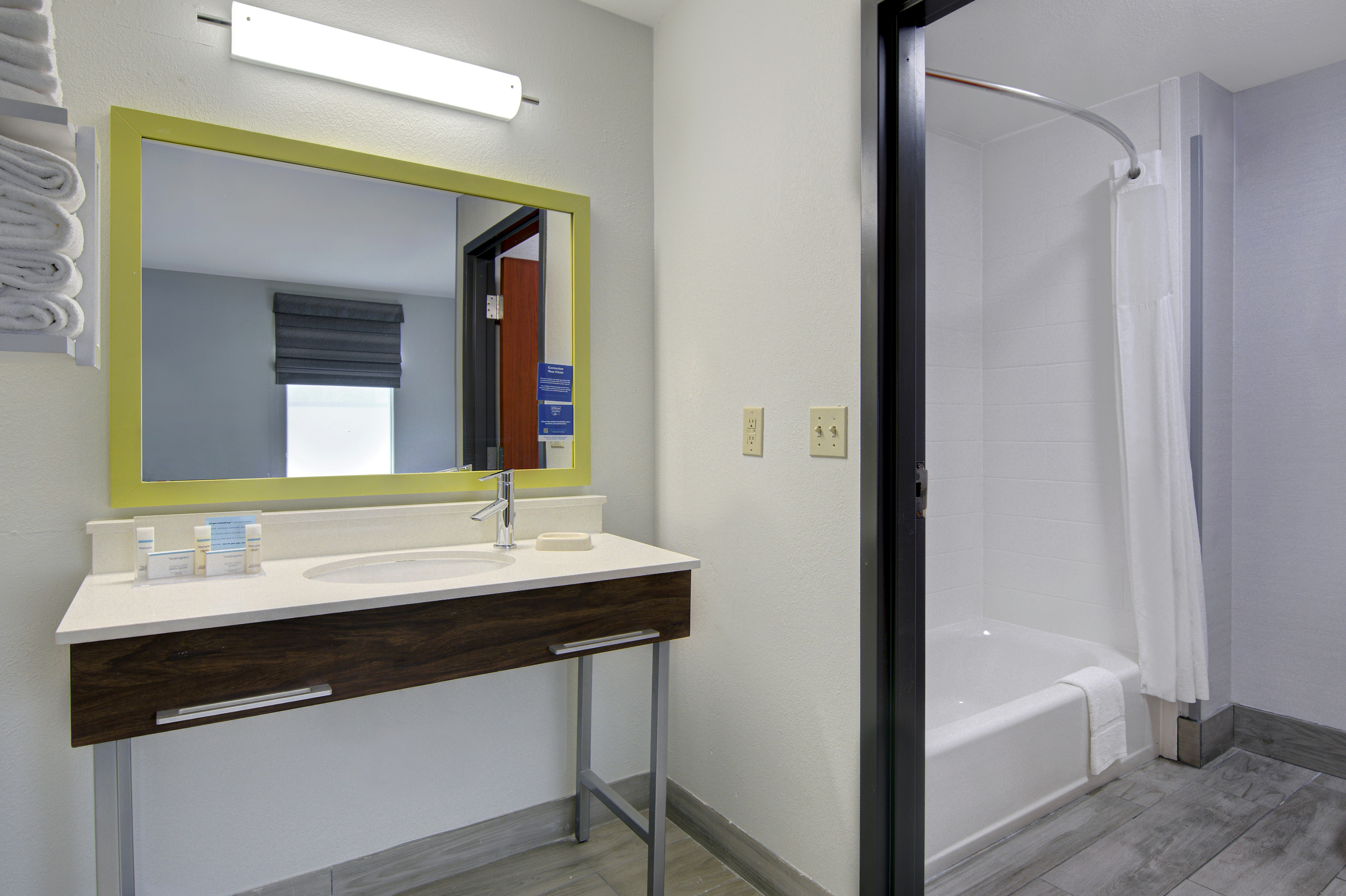 جناح بسريرين كوين مع أريكة، Hampton Inn Fayetteville 2/2