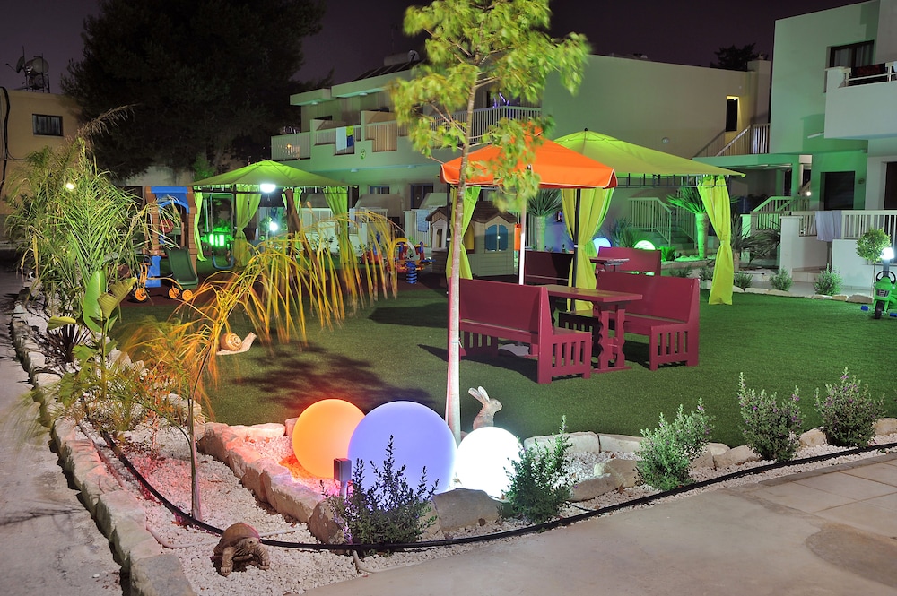 Nelia Gardens 37/48