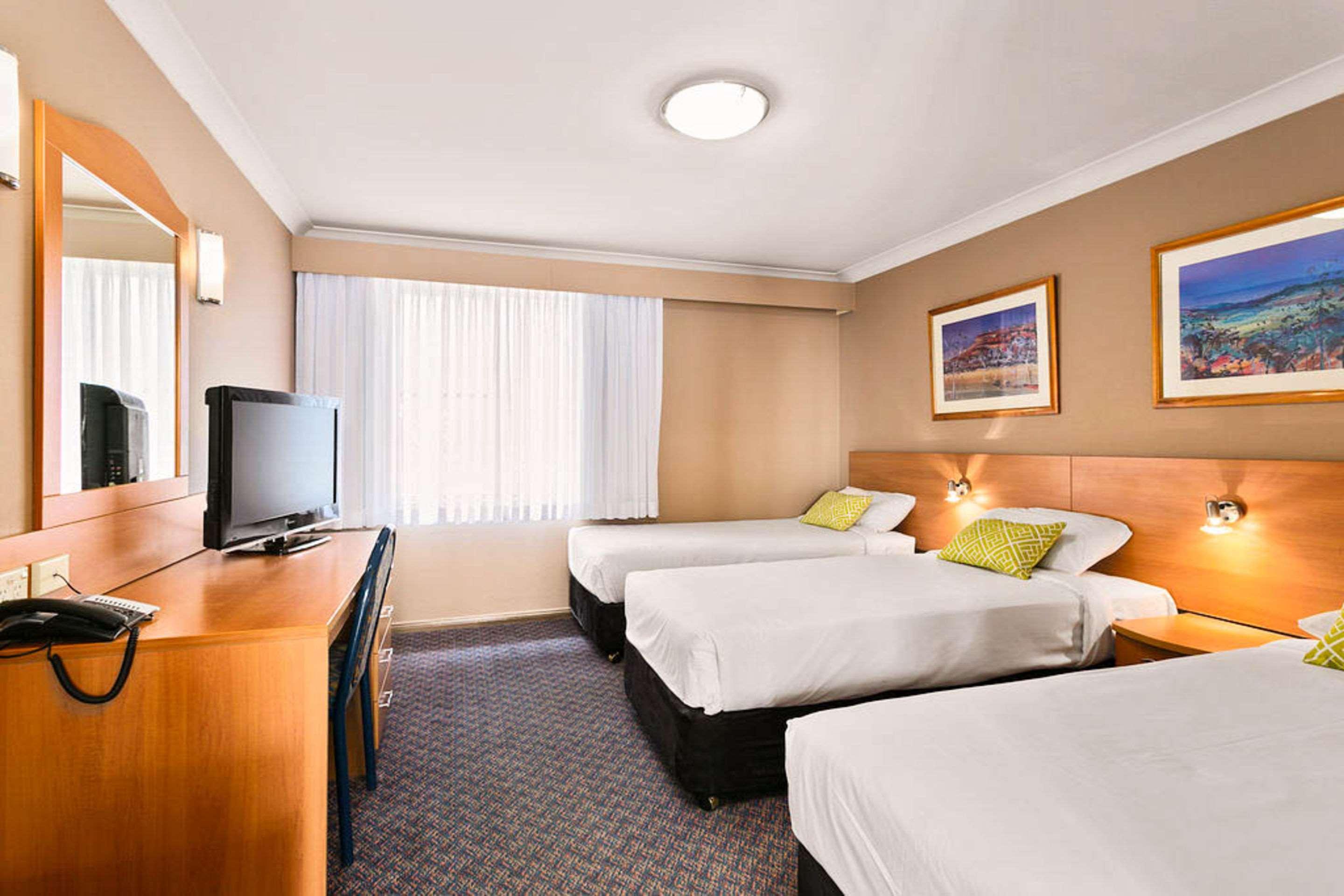 ROOM, 3 BEDS