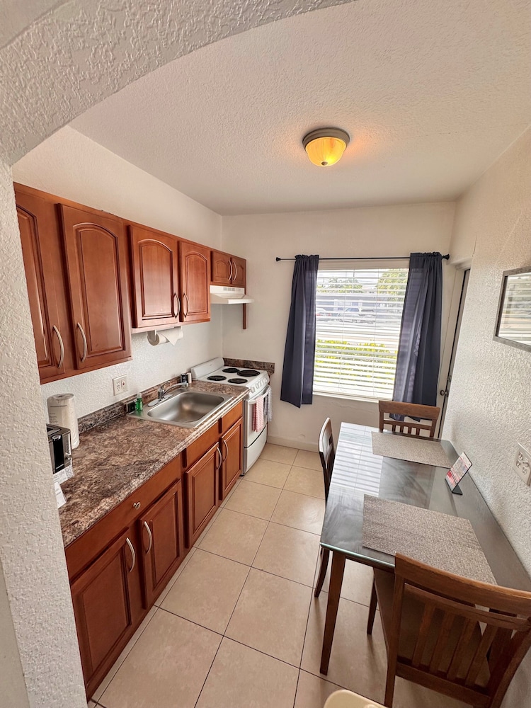 Coral Key Inn 33/71