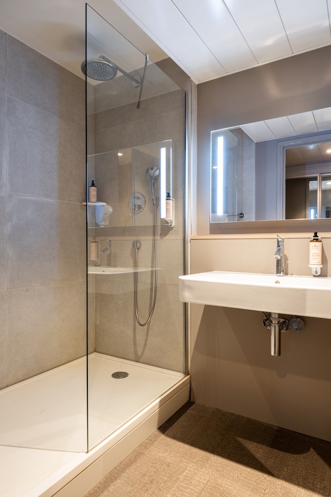 Mercure Grenoble Meylan 46/46