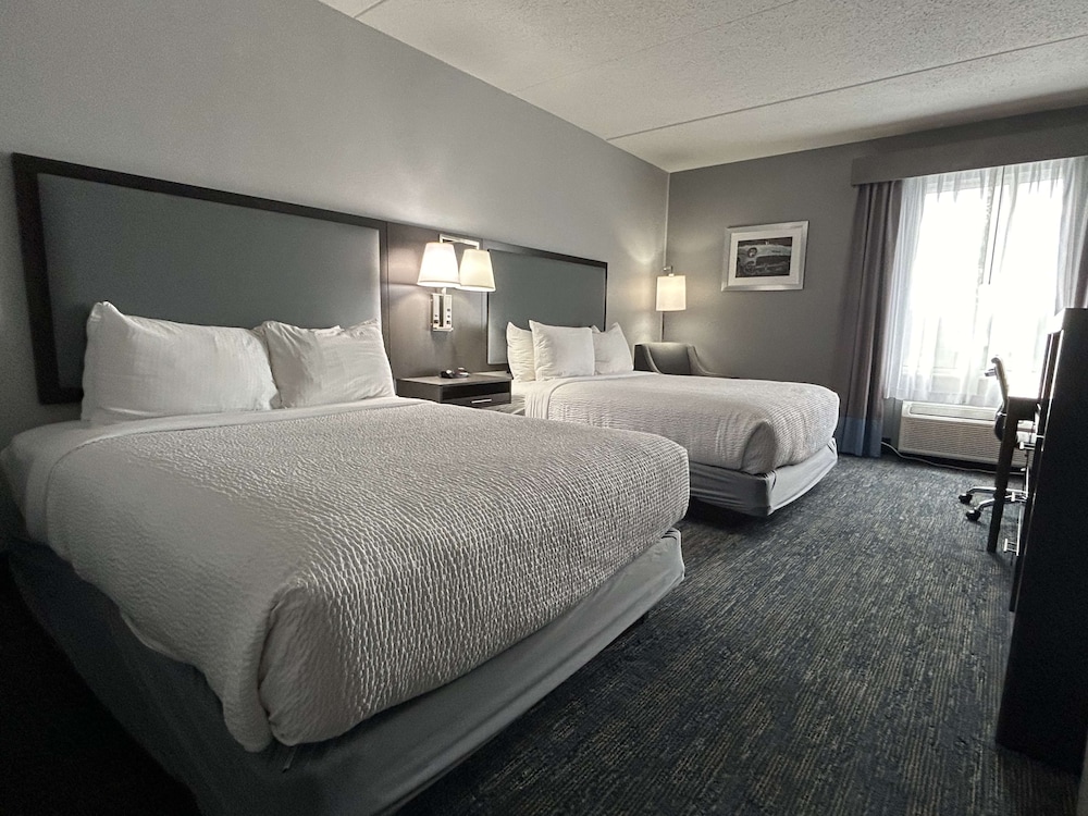 STANDARD, 2 QUEEN BEDS