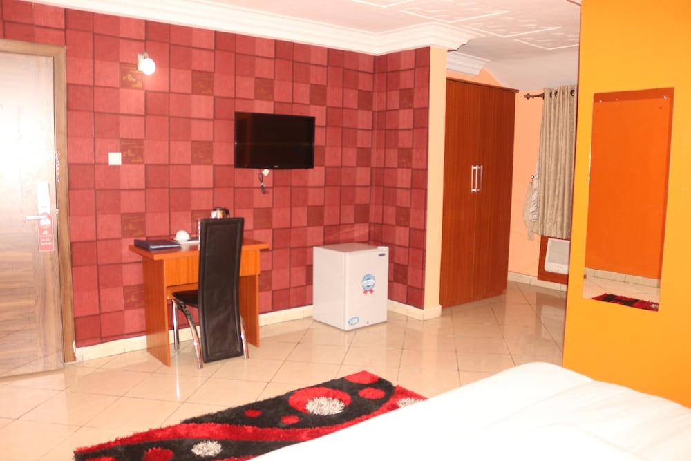 Royal Charlin Hotel And Suites 14/24
