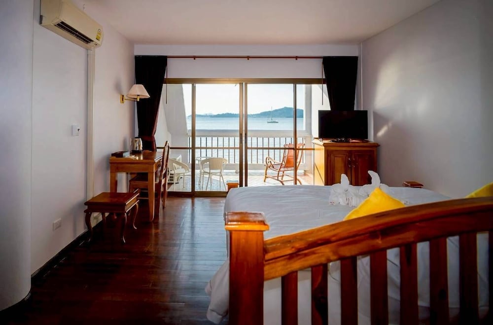 Jansom Beach Resort 28/67