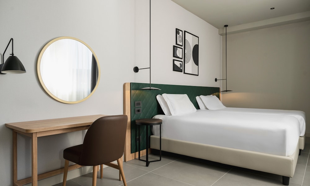 ROOM, TWIN BEDS