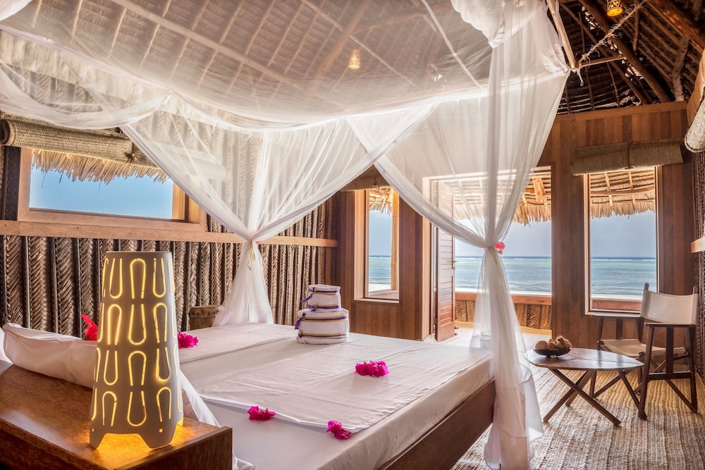 Room, King Bed, Beach Front