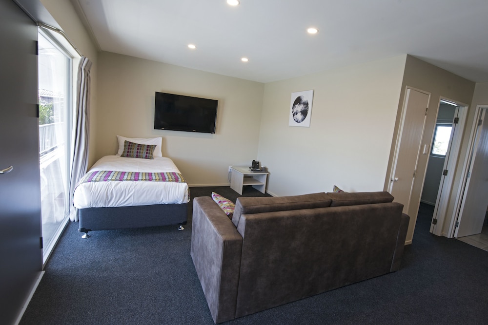 Ellerslie Palms Motel 37/68