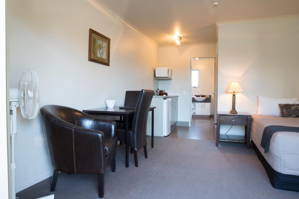 Executive on Fenton 43/56