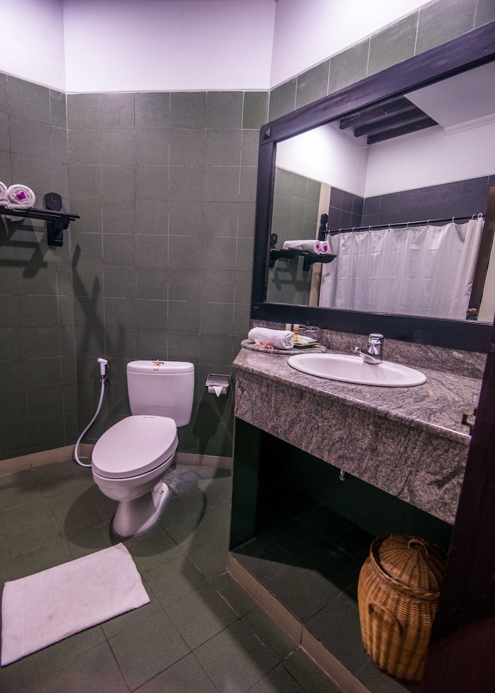 Nugraha Lovina Seaview Resort & Spa 68/69