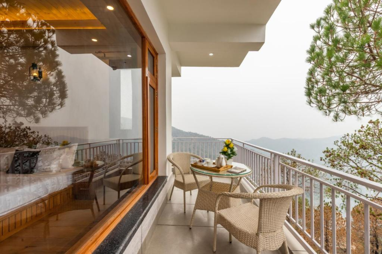 Alaya Stays 5 BHK with Hill View Querencia 8/18