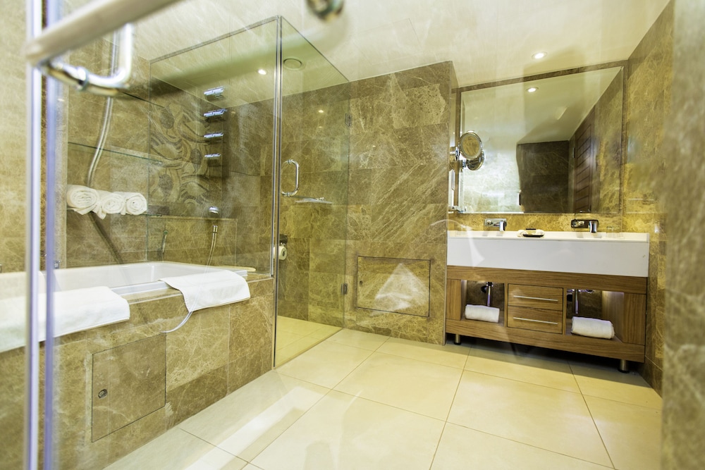 Abuja Continental Hotel 55/56