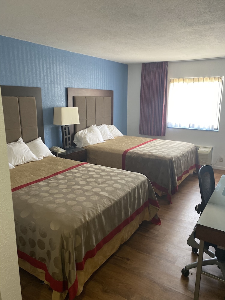 Super 8 by Wyndham Fort Scott 7/49
