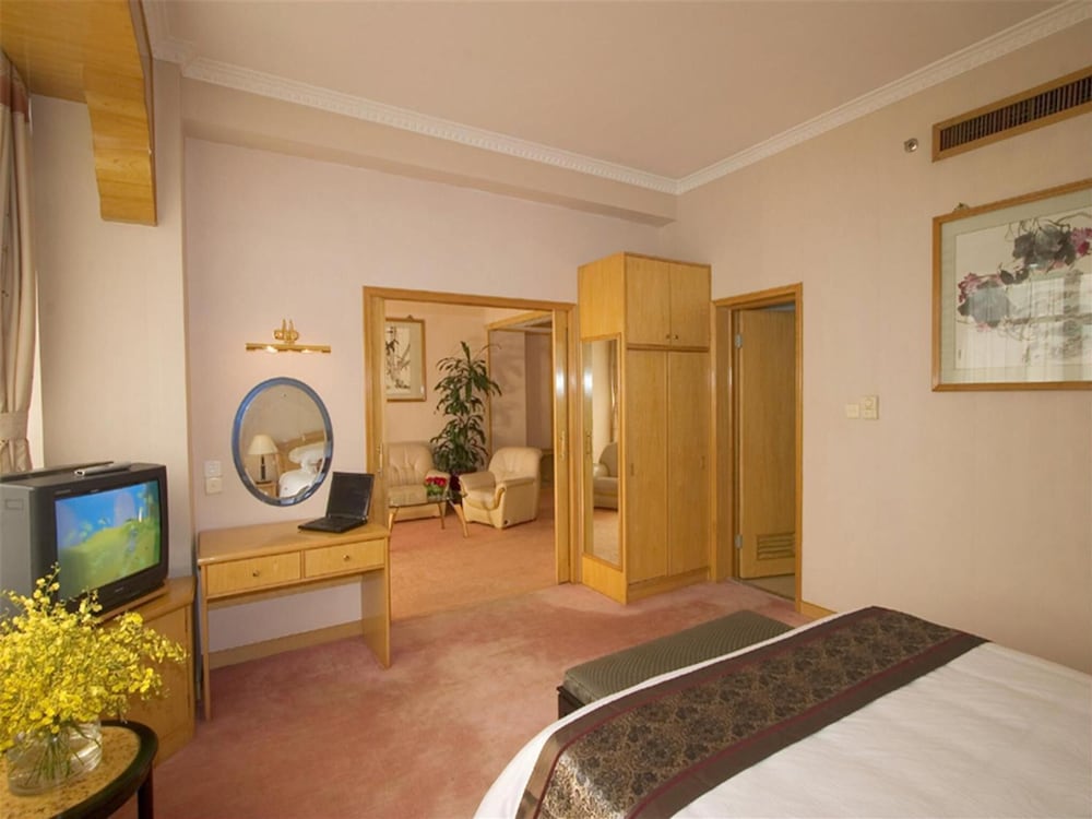 Aiqun Hotel 35/70