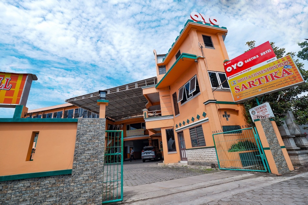 OYO 2855 Sartika Hotel Pati 3/42