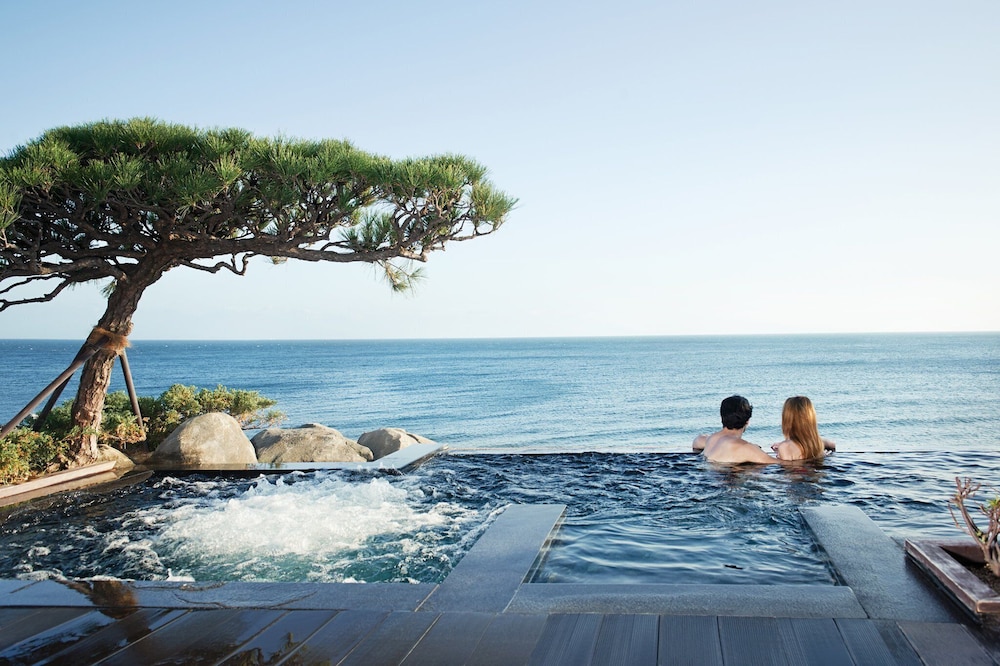 Paradise Hotel Busan 69/75