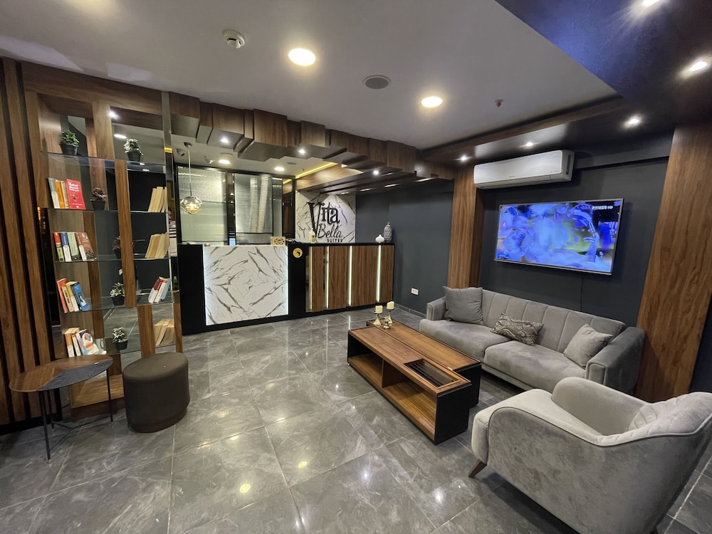 Vita Bella Suites 8/22