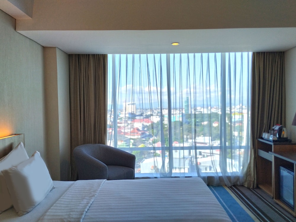Swiss-Belhotel Waterfront Makassar 15/50
