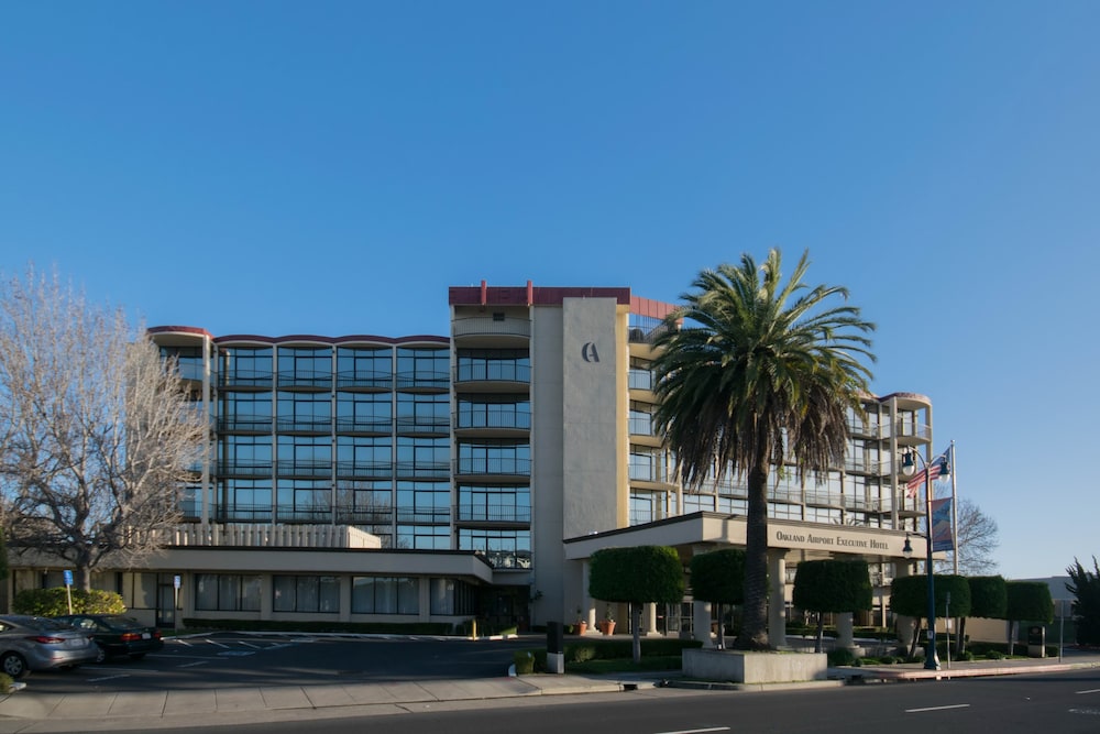 Oakland Airport Executive Hotel 1/65