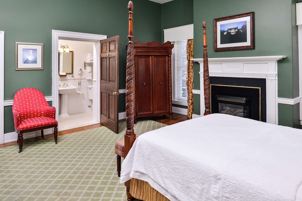 Hampton Inn Lexington-Historic District 8/51
