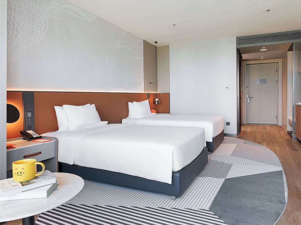 DELUXE, TWIN BEDS