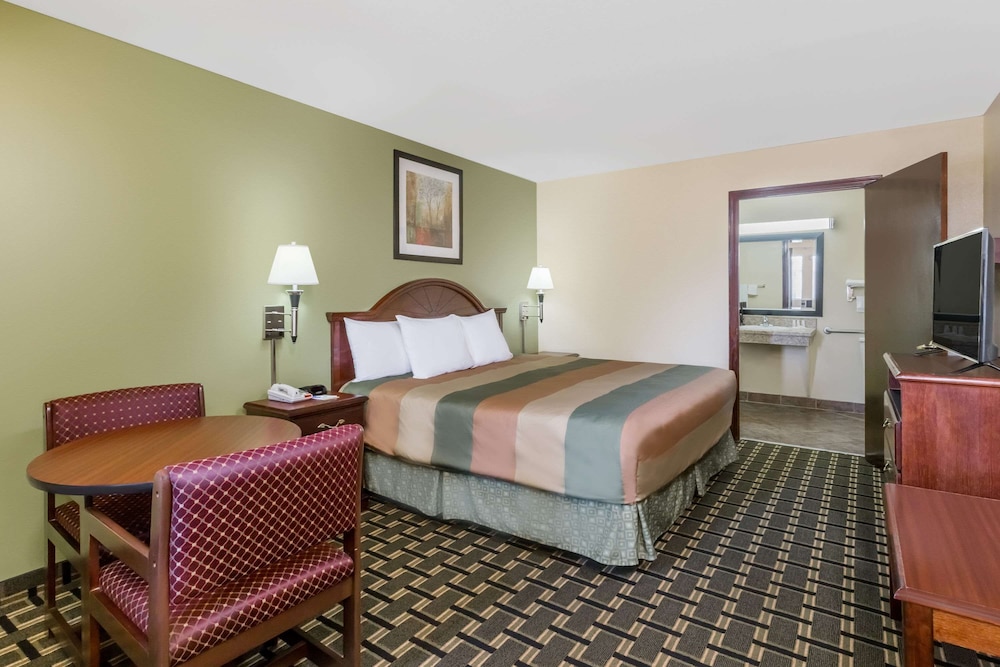 Days Inn by Wyndham Blakely 4/23
