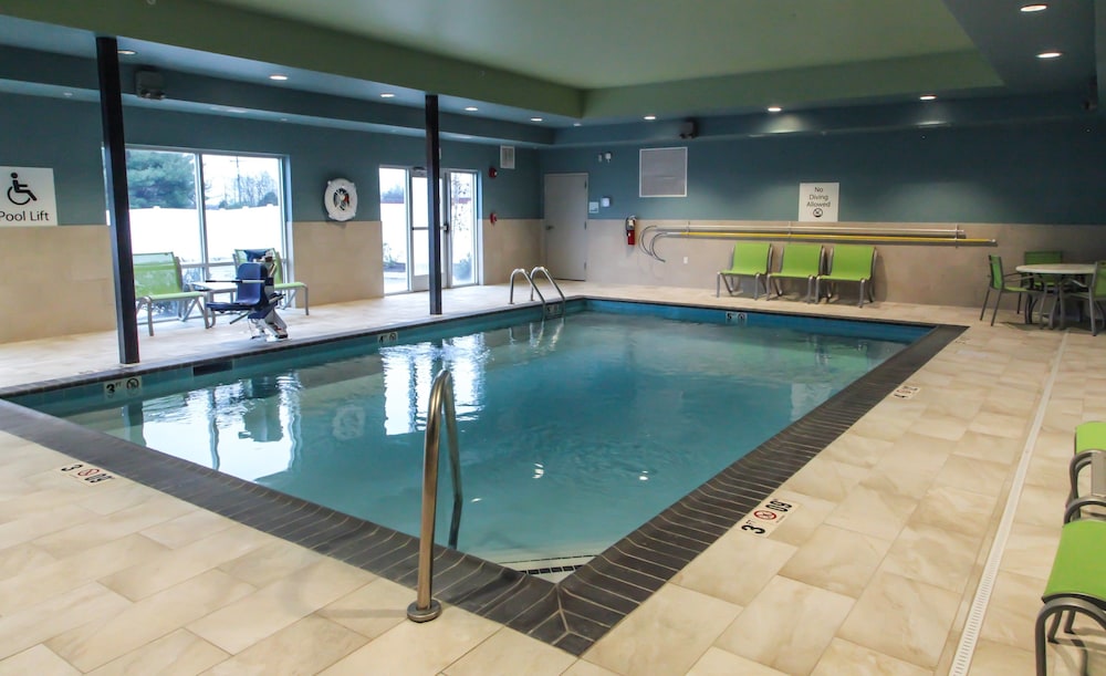 Holiday Inn Express Suites Nashville North Springfield 5/77