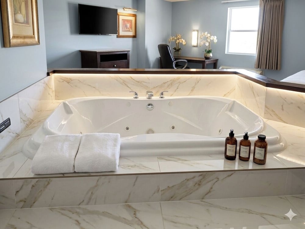 جناح تنفيذي بسرير كينج بحوض جاكوزي، Apple Tree Inn and Suites 7/10