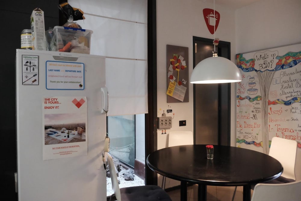 Alternative Creative Youth Hostel Barcelona 22/50