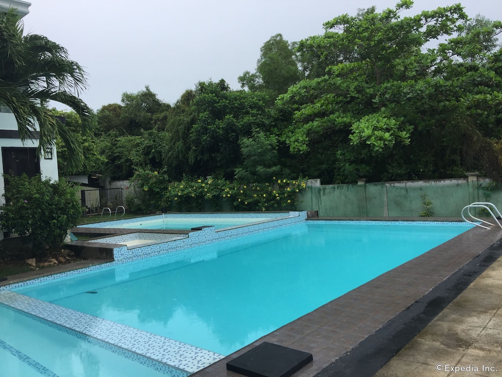LA PERNELA BEACHFRONT RESORT 19/42
