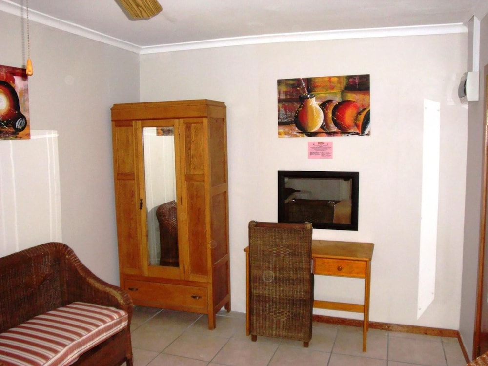 Flintstones Guest House Fourways 33/50