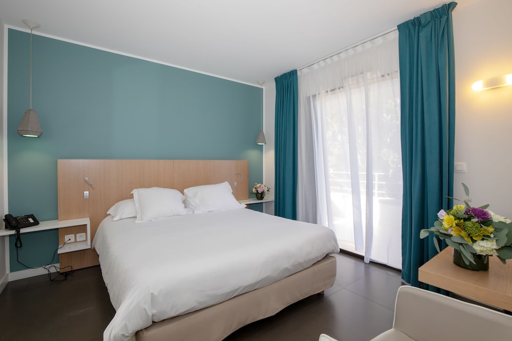 Residence Hoteliere Alcyon 8/30