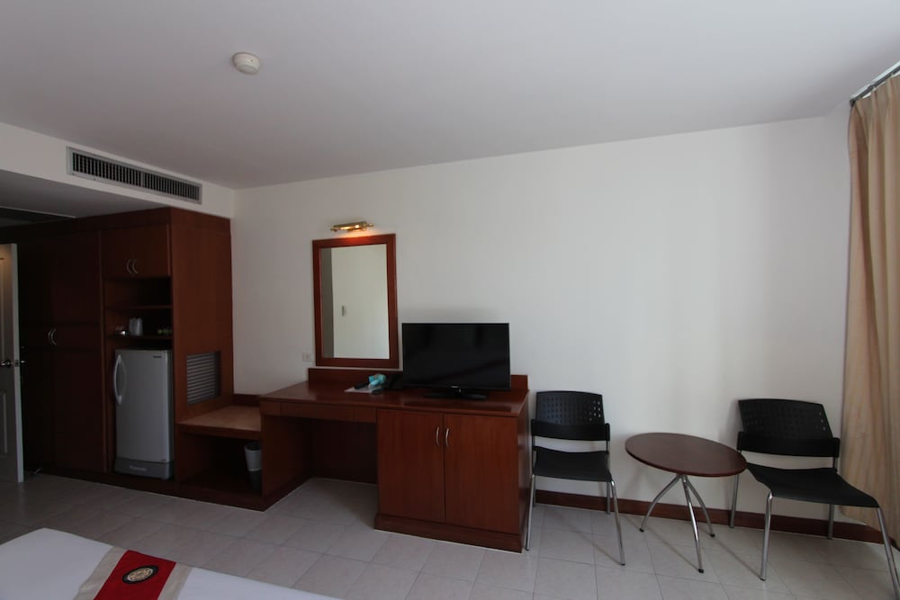 CROWN PATTAYA BEACH HOTEL 54/58