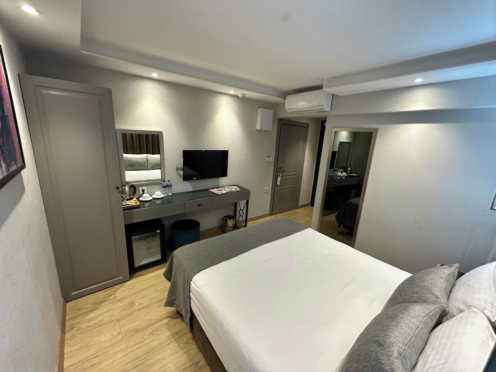 The Roomy Hotel Nisantasi 5/25
