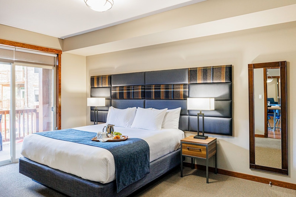 1 BEDROOM, PLUS, SUITE, KING BED, DEN
