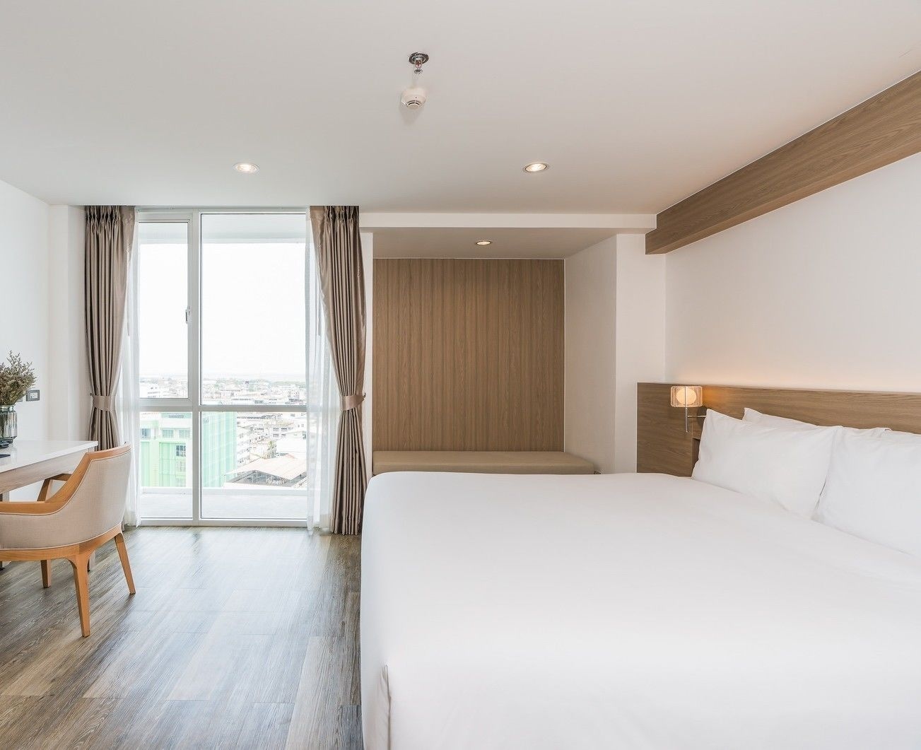 DELUXE, DOUBLE BED