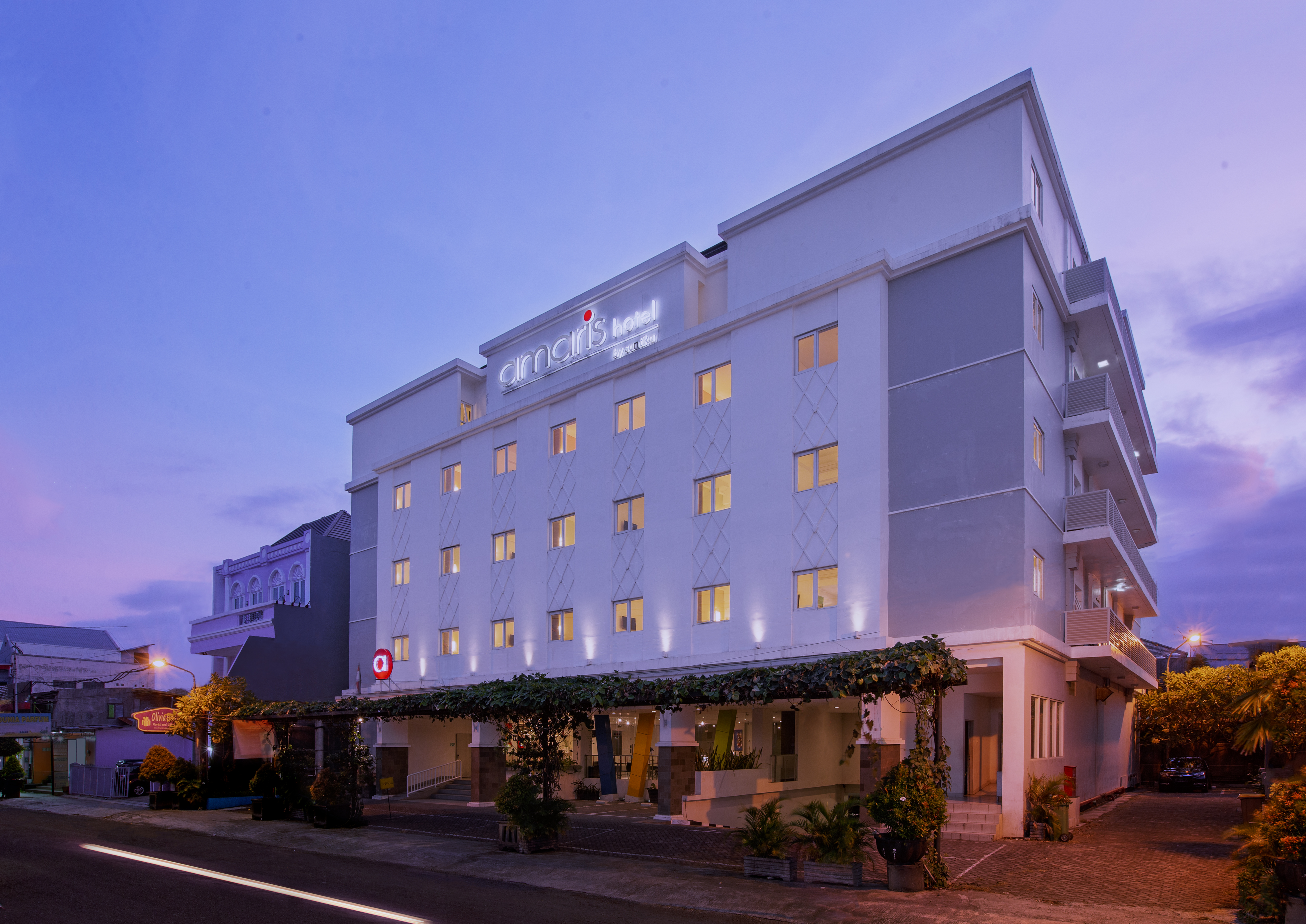 Carani Hotel 1/18