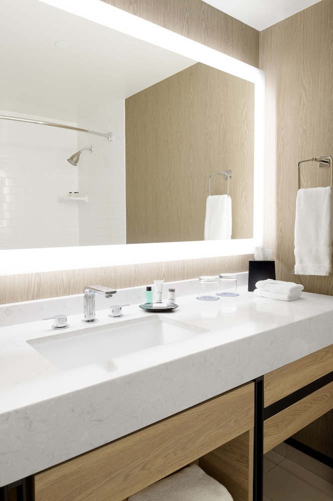 Sheraton Cerritos Hotel 49/50