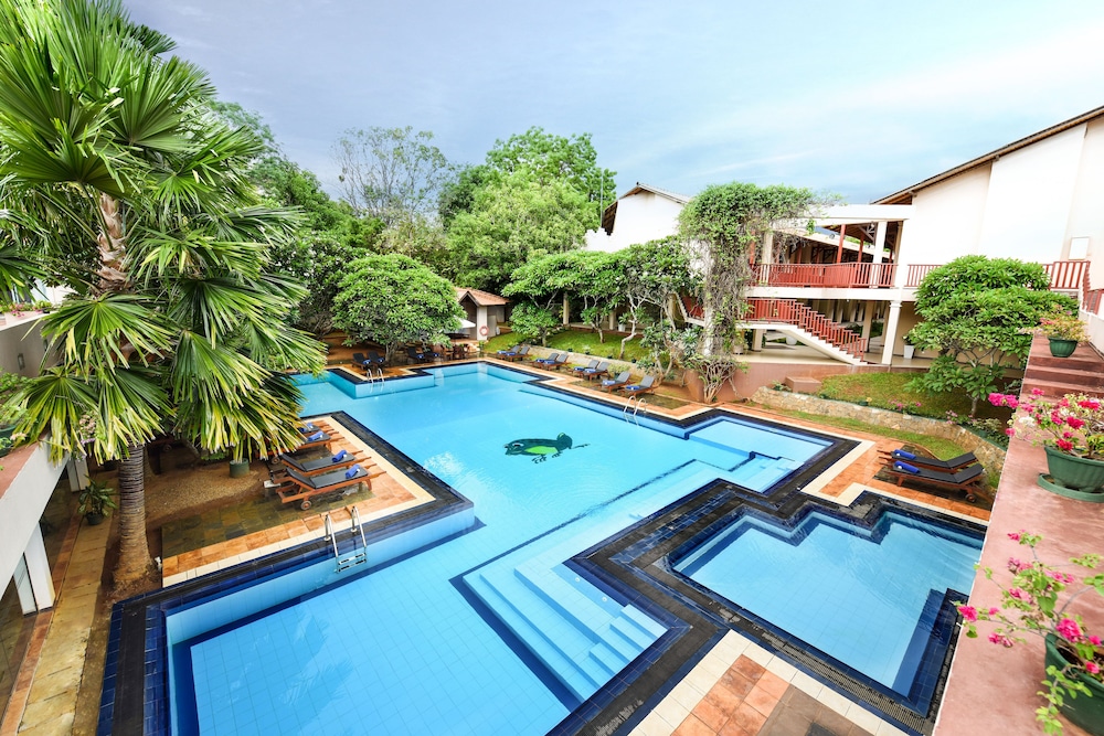 Mandara Rosen Hotel in KATARAGAMA