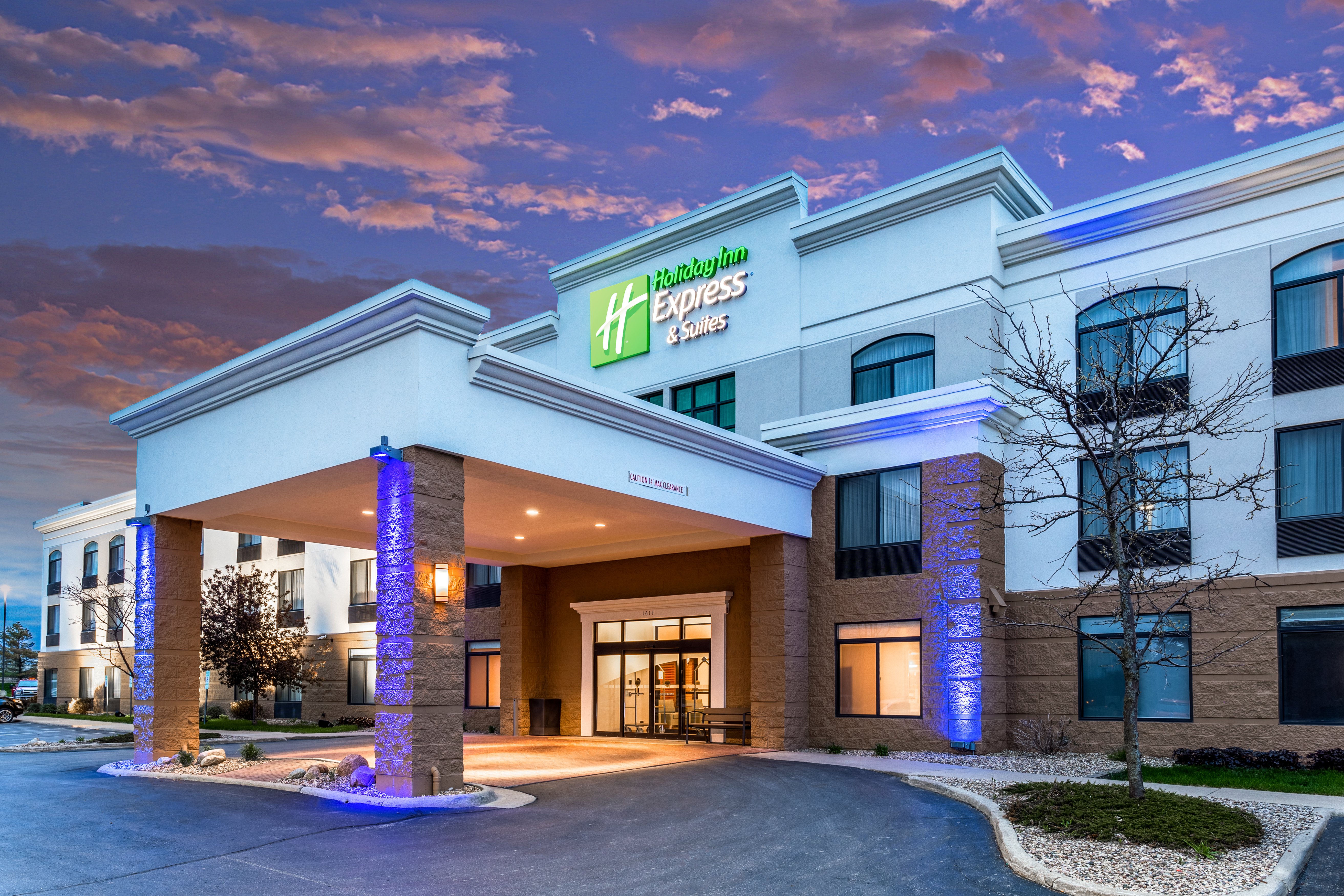 Holiday Inn Express And Suites Cedar Falls Waterloo 2/23