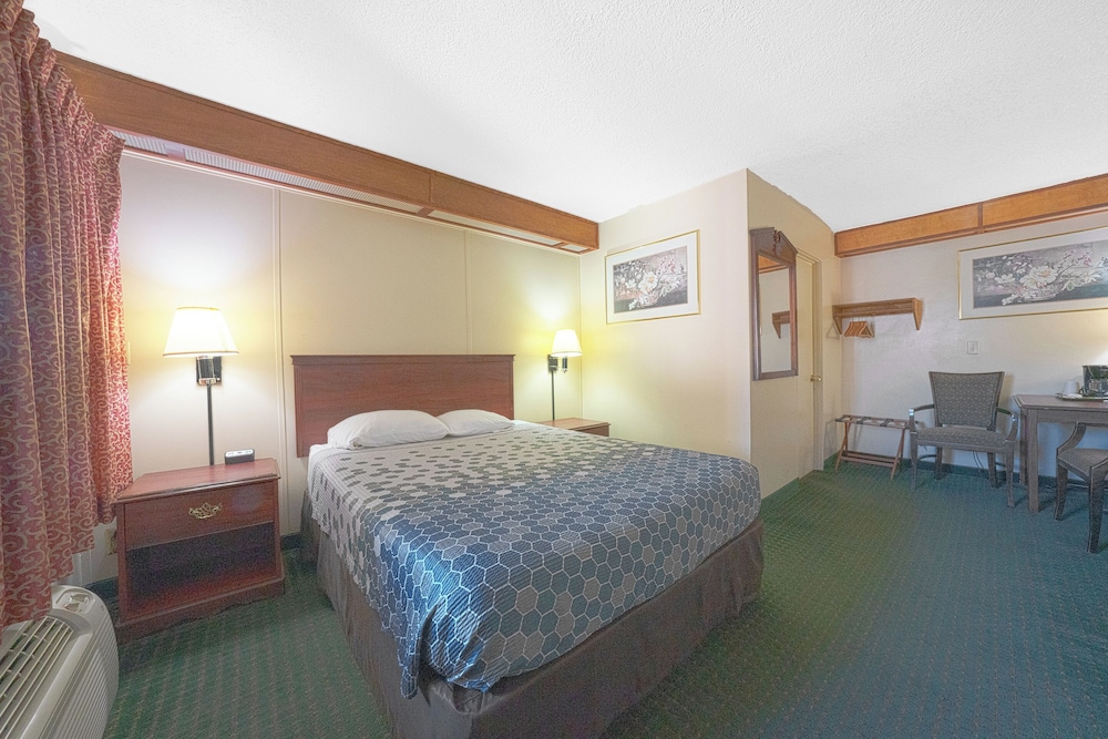 Econo Lodge Convention Center 22/39