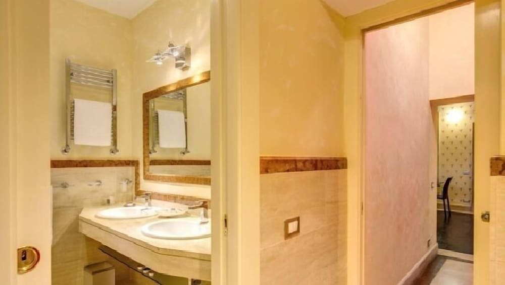 Grand Master Suites 73/74