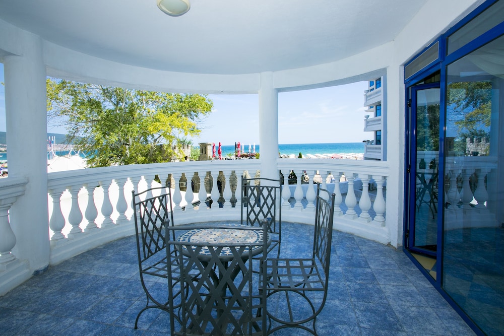 Chaika Beach Resort 29/50