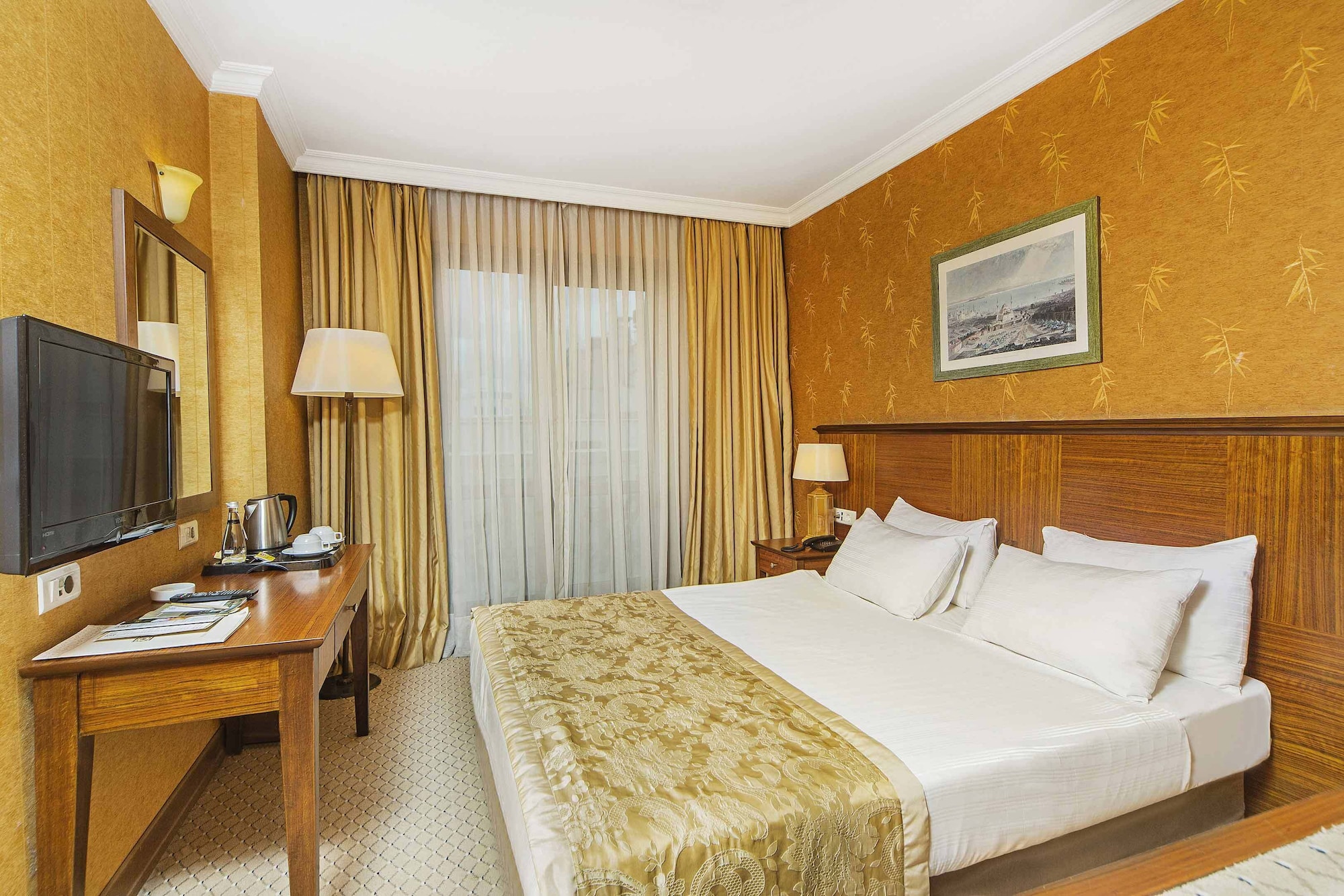 SUPERIOR ROOM