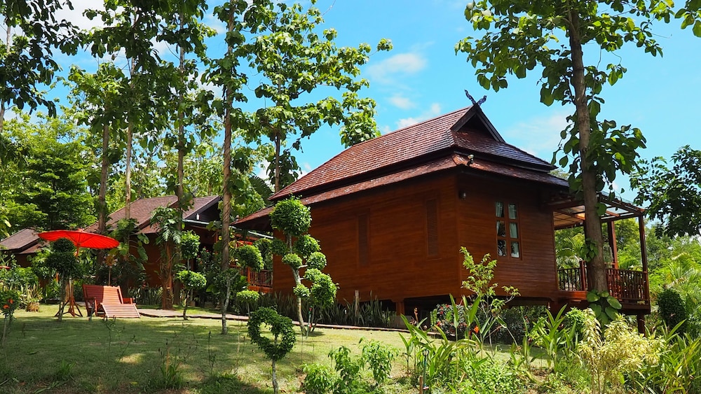 Nan Seasons Boutique Resort 6/81